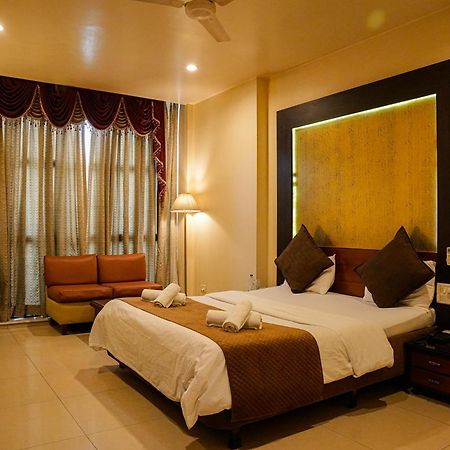 Yerandwane Hotel Viva Inn מראה חיצוני תמונה