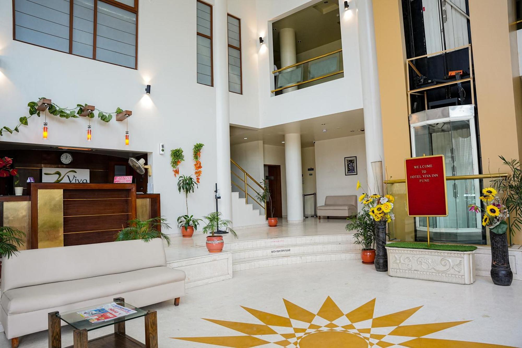 Yerandwane Hotel Viva Inn מראה חיצוני תמונה