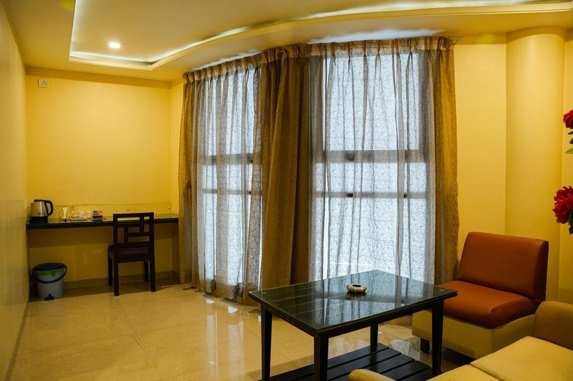 Yerandwane Hotel Viva Inn מראה חיצוני תמונה