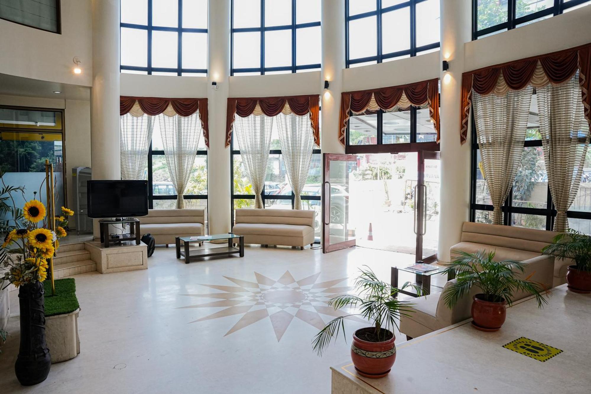 Yerandwane Hotel Viva Inn מראה חיצוני תמונה