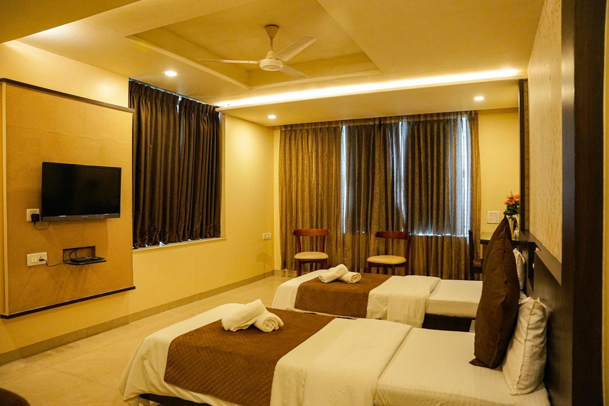 Yerandwane Hotel Viva Inn מראה חיצוני תמונה